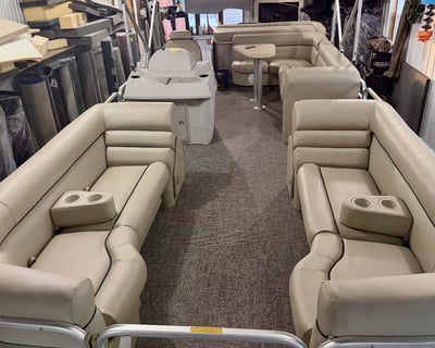 25' Pontoon Rental in Carlos