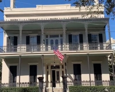 Garden District & Lafayette Cemetery Walking Tour