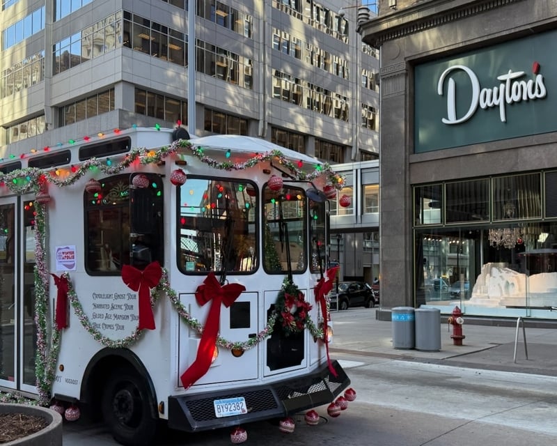 Christmas Lights Trolley Tour in Minneapolis