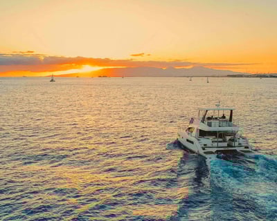 Waikiki Sunset Dinner Cruise Past Diamond Head