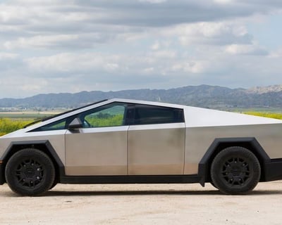 6-Hour Tesla Cybertruck Rental in Chicago