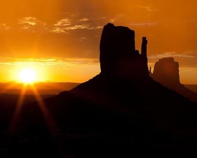 Take a Sunrise Guided Tour in Monument Valley