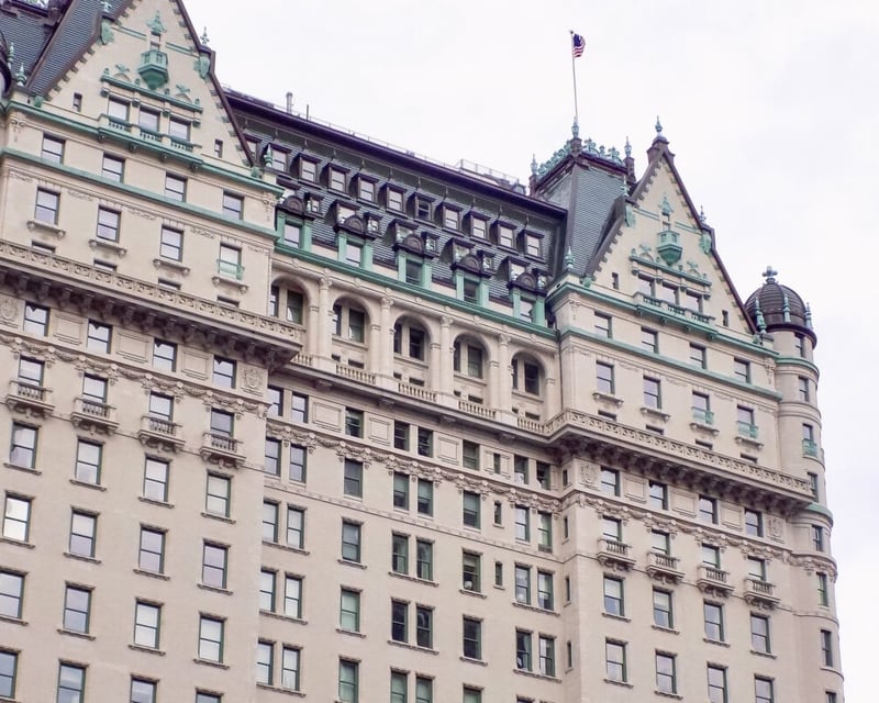 Historic Hotels Walking Tour in Midtown Manhattan