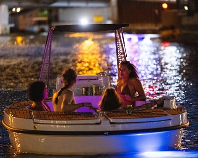 Hot Tub Boat Rental in Milwaukee