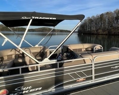 20' Suntracker Boat Rental in Lake Havasu City