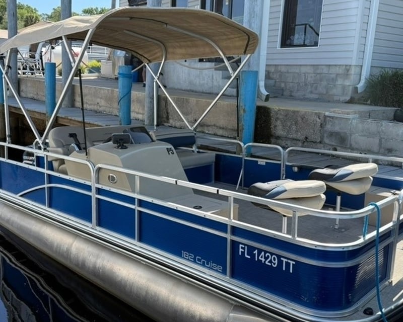18' Pontoon Boat Rental in DeLand