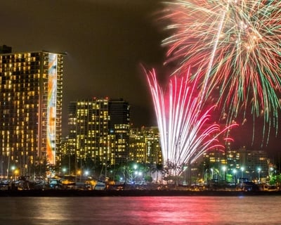 Cruise Waikiki Waters During Friday Fireworks