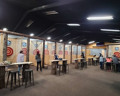 1-Hour Axe Throwing Party in Big Bear
