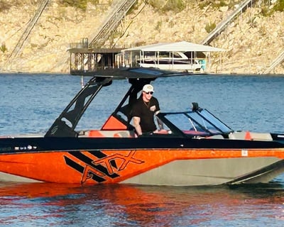 Lake Travis Wake Surf Boat Charter
