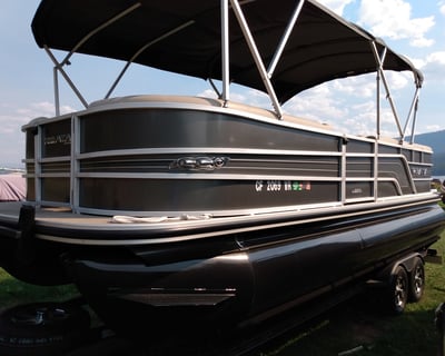 22' Pontoon Boat Rental in West Yellowstone