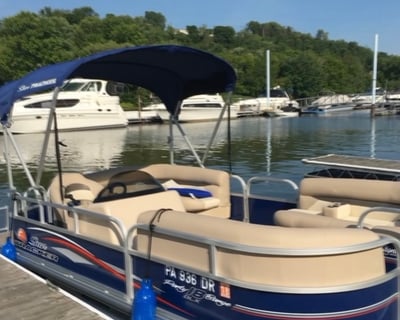 Pittsburgh 18' Pontoon Boat Rental