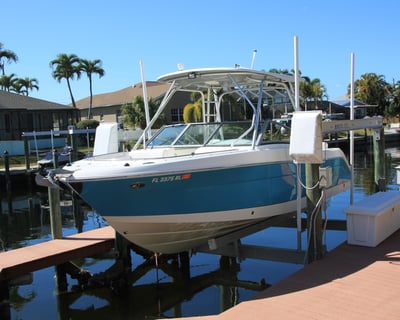 Explore Cape Coral on a 25' Boat Rental