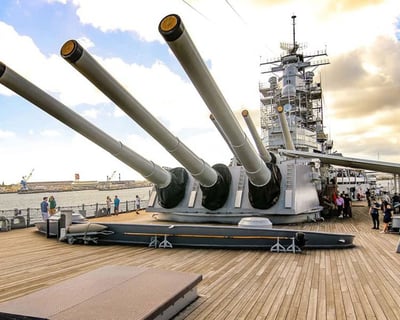 Tour Pearl Harbor Visitor Sites From Waikīkī
