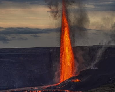 8-Mile Guided Hike in Hawaiʻi Volcanoes National Park