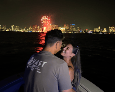 Cruise O'ahu Sunset & Fireworks Charter