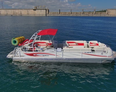 33' Tritoon Charter on Lake Austin