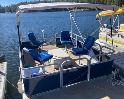 14' Fishing Pontoon Boat Rental at Woods Canyon Lake