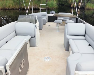 24' Pontoon Boat Rental in Homosassa Springs