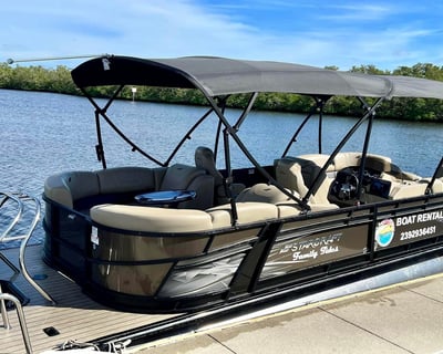 23' Tritoon Boat Rental in Naples