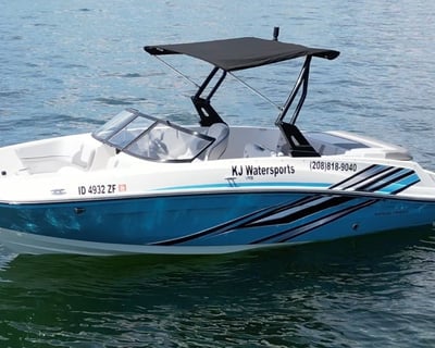 Boat Rental on Lake Coeur d'Alene in a 20' Bayliner