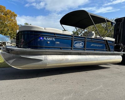 23' Pontoon Boat Rental in Mount Dora