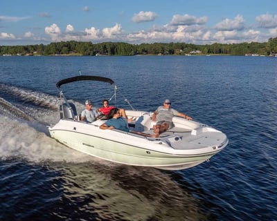 19' Deck Boat Rental in Wrightsville