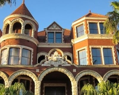 Mansions & Murder Guided Walking Tour in Galveston