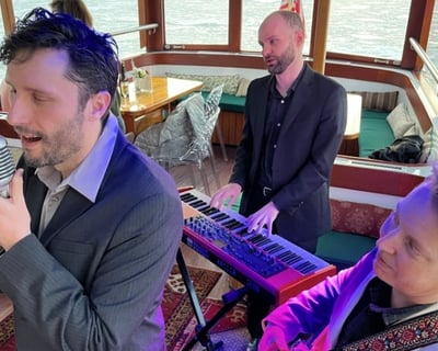 Hear Live Jazz & See City Lights on a NYC Cruise