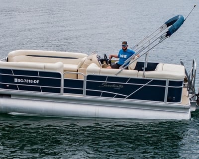 Lake Jocassee 10-Passenger Pontoon Rental