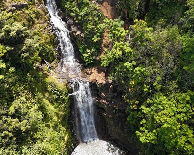 Waterfall Rappelling Tour in Hakalau, Hawaii