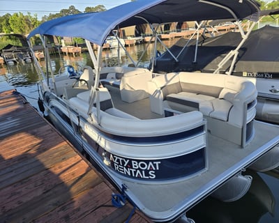 Montgomery 23' Tritoon Boat Rental