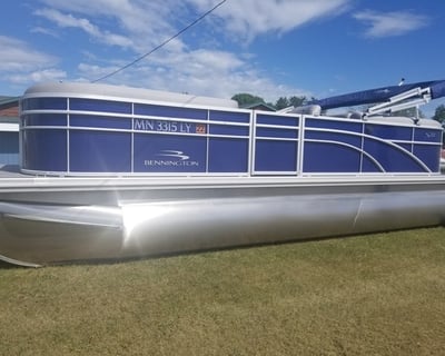 22' Pontoon Rental in Battle Lake