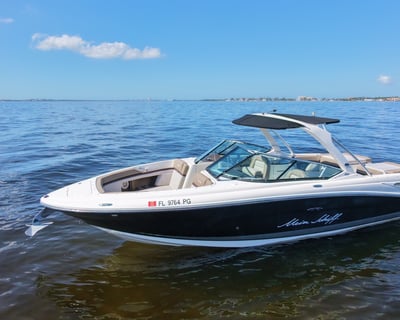 Explore Cape Coral on a 29' Boat Rental