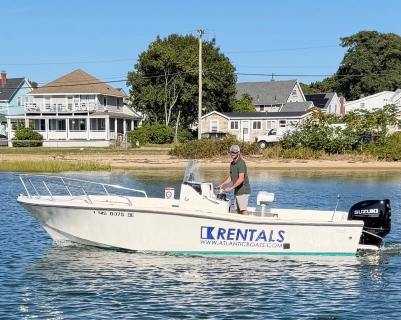 22' Mako Boat Rental with Fish Finder in Wareham
