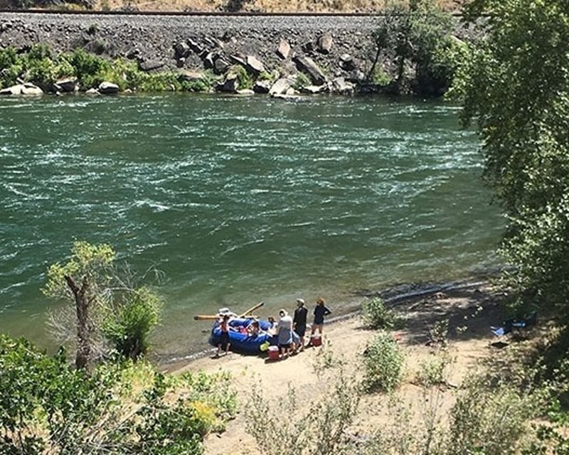 Scenic Family River Float Trip Near Roslyn