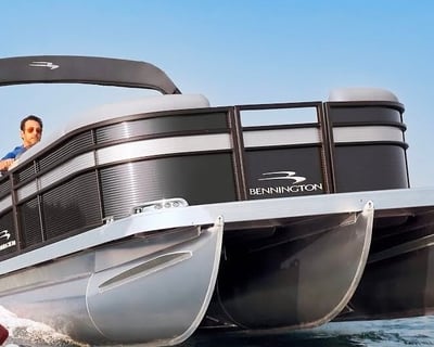 150HP Tri-Toon Boat Rental in Bemidji
