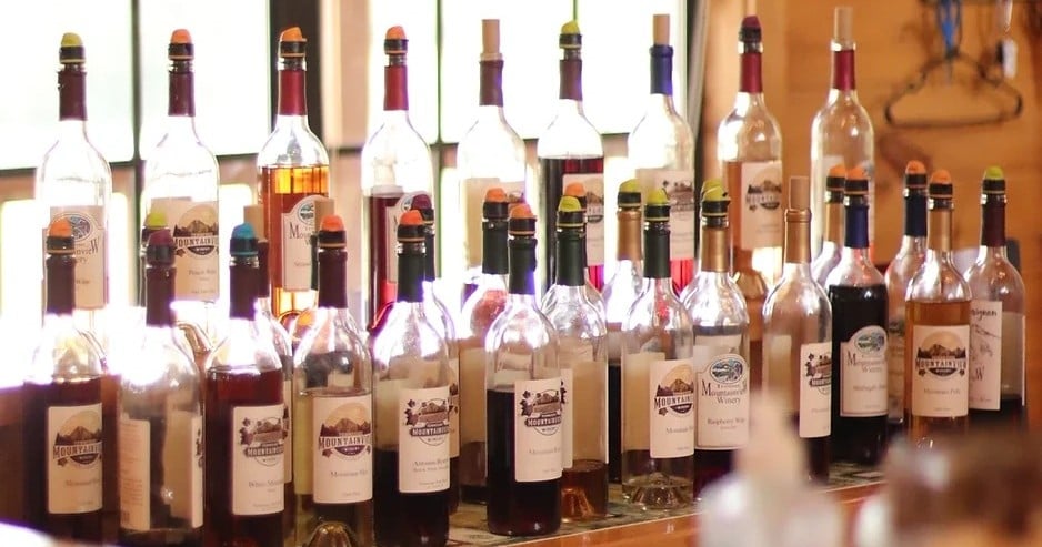 Sevierville Distillery Tour: 5 Stops with Driver