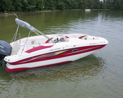 Traverse City 22' Deck Boat Rental