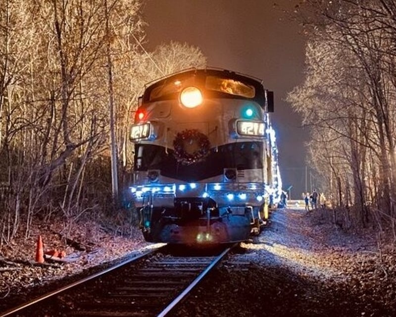 Noblesville Holiday Train Ride With Santa