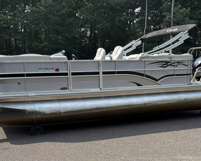 22' Pontoon Rental in Mercer