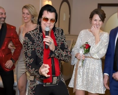 Elvis-Themed Group Ceremony in Las Vegas