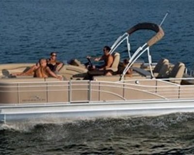 17' Boat Rental in Macatawa