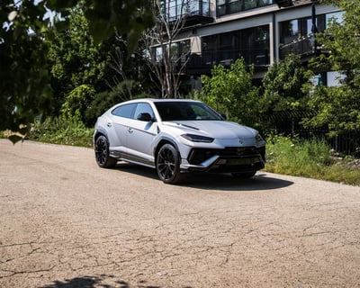 Chicago Lamborghini Urus S Rental