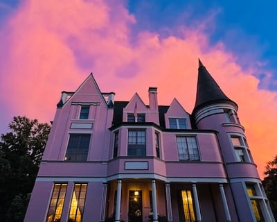 Eerie Old Louisville Photo Tour with Cocktail