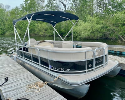 Lake Wallenpaupack 20' Pontoon Boat Rental