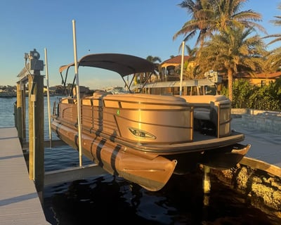 27' Pontoon Boat Rental in Cape Coral