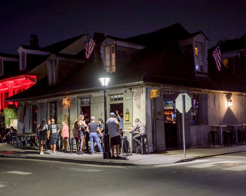 Ghost Pub Crawl & Dark History Walk in New Orleans