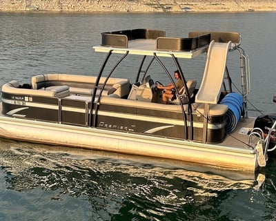 26' Pontoon Boat Charter on Lake Austin