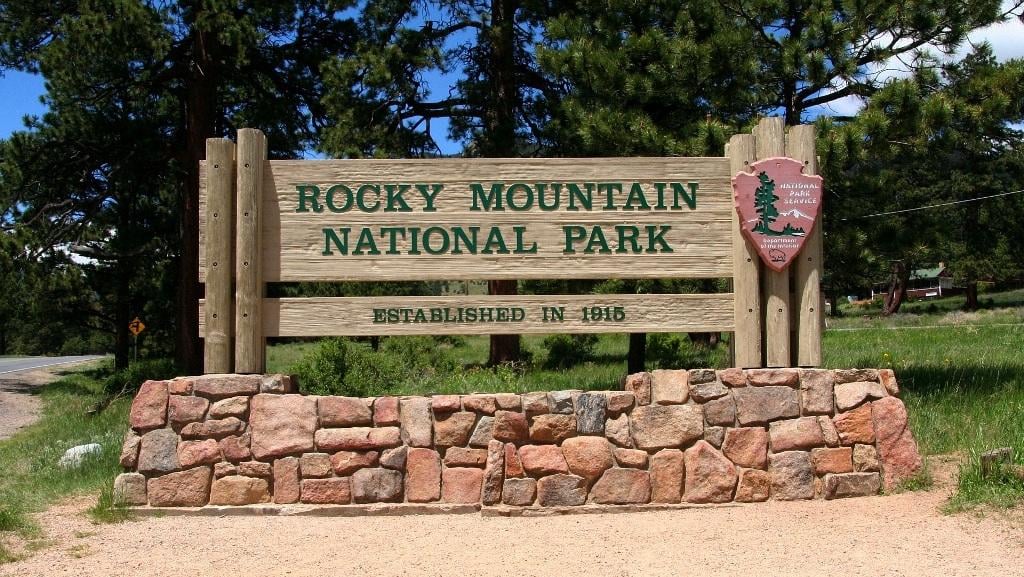 Rocky Mountain Peaks, Wildlife & Alpine Lakes