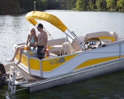 24' Pontoon Rental in Cassville